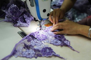 黑絲襪白蕾絲 曖昧 情趣內(nèi)衣讓這個(gè)縣脫了貧